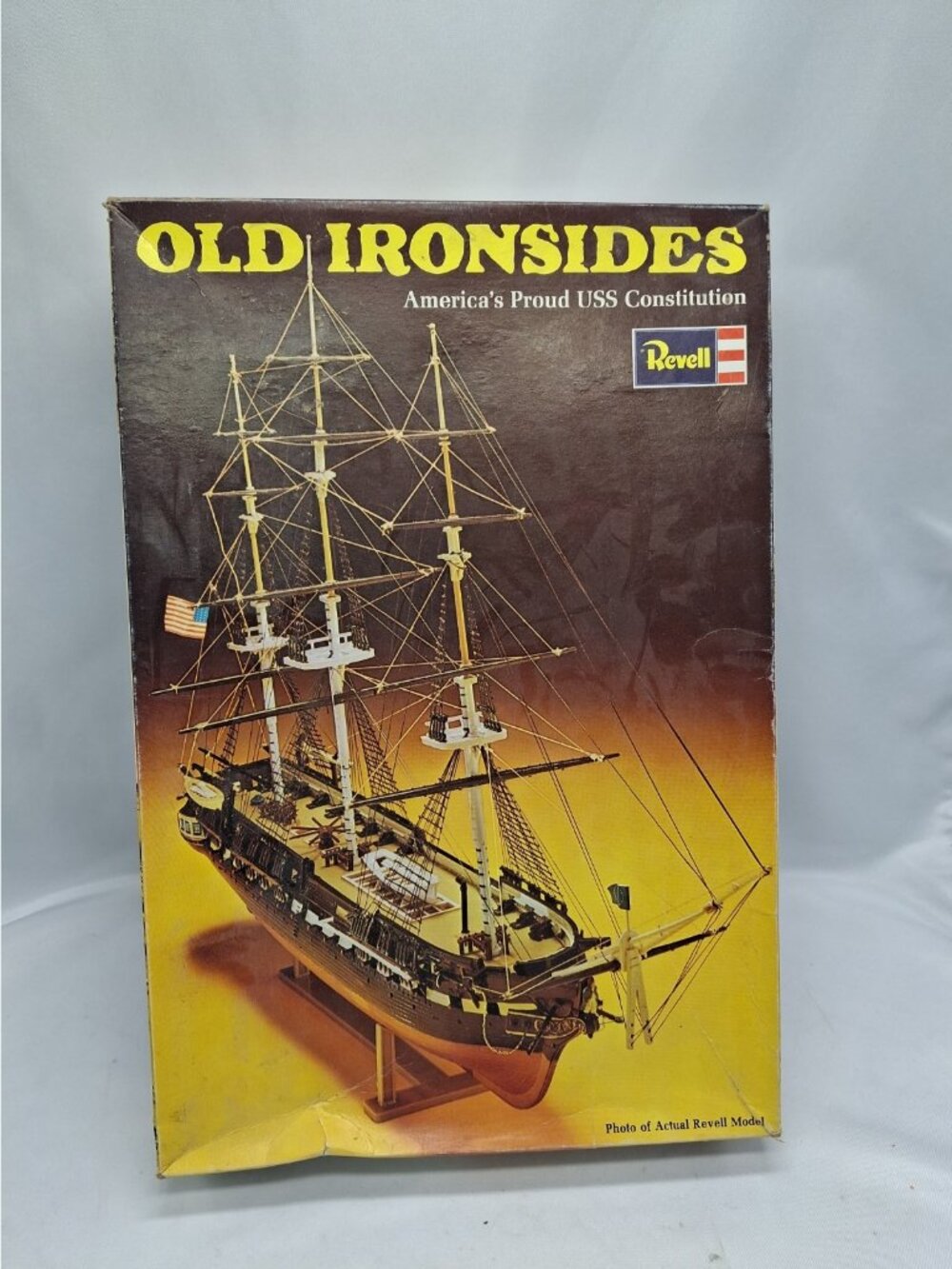 Revell USS Constitution ' Old Ironsides '  Model Kit ▪︎ vintage ▪︎ h-319